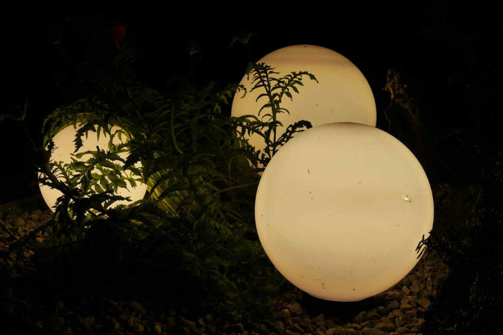Stimmungsvolle LED Beleuchtung im Garten.